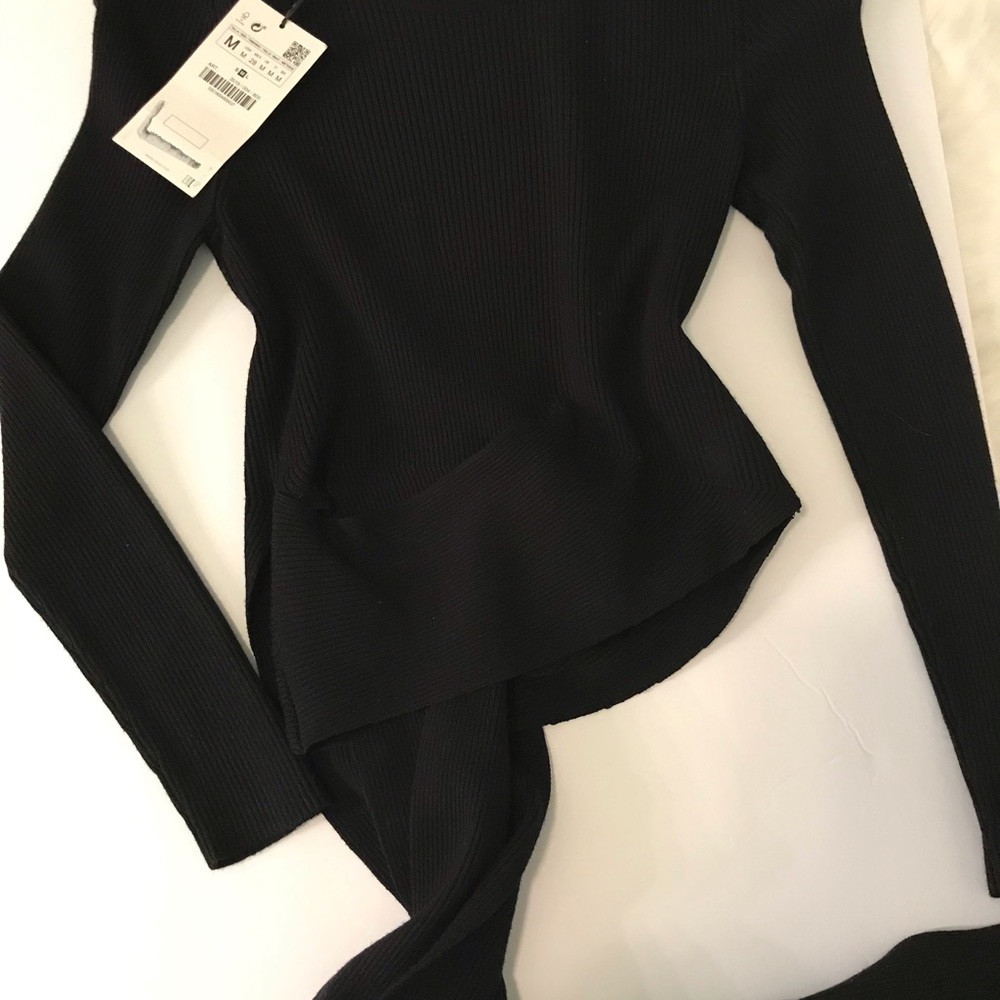 Zara black crop top long sleeve split thigh hem - Picture 3 of 8